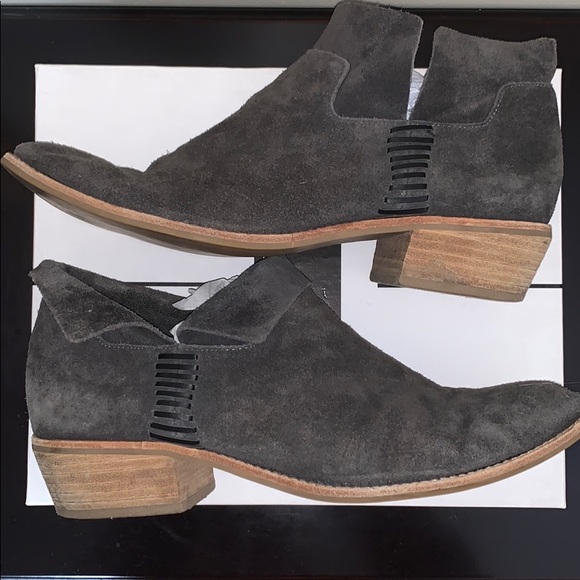 Authentic Dolce Vita Suede Boots - Picture 6 of 9